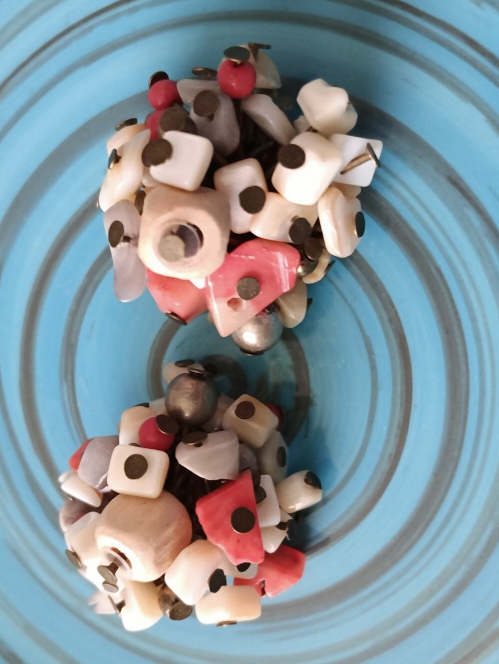 Vintage Shell Coral & Cream Beaded Cluster Clip Earrings